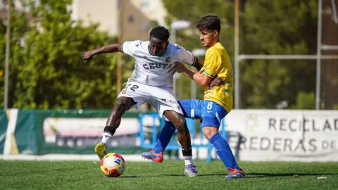 Partido entre la UD Tomares y el Ceuta B.