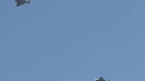 Ceuta mira al cielo: aviones de combate sobrevuelan la ciudad en un ejercicio militar programado
