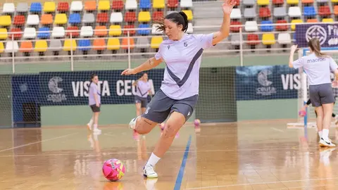 Entrenamiento del Ceuta femenino antes de recibir a REYCO Burela. Foto: AD Ceuta FC.