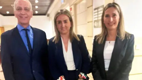 Cristina D&iacute;az y Abdelhakim Abdeselam​, senadores populares por Ceuta, junto a la ministra de Deportes
