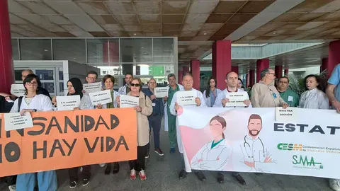 Concentraci&oacute;n de m&eacute;dicos en su 3&ordf; Semana de Huelga / C&eacute;sar Mart&iacute;n