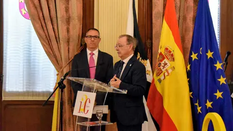 Juan Vivas, durante su intervenci&oacute;n en el acto del 120 aniversario de la C&aacute;mara de Comercio de Ceuta / Rafa B&aacute;ez