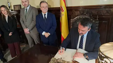 Recepci&oacute;n al Secretario de Estado de Justicia, Manuel Olmedo / C&eacute;sar Mart&iacute;n