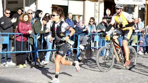 Mar&iacute;a Romero llega a la meta en Ronda. Foto: Rafa B&aacute;ez