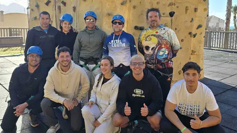 Participantes en el curso de iniciaci&oacute;n a la escalada de la FDMEC