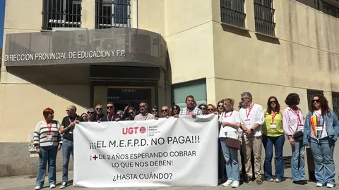 Concentraci&oacute;n de la educaci&oacute;n concertada a las Puertas de la Direcci&oacute;n Provincial de Educaci&oacute;n / Alma Palomino