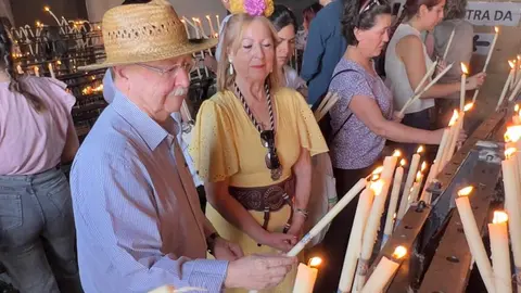 Juan Vivas acompa&ntilde;a a la Hermandad del Roc&iacute;o de Ceuta en la Romer&iacute;a de Pentecost&eacute;s