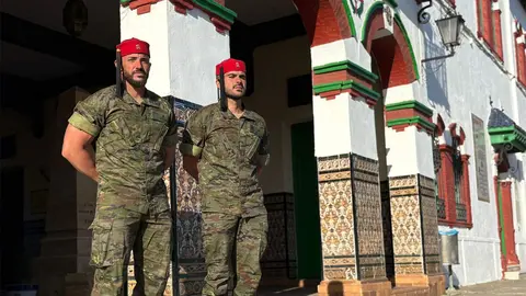 Los Cabos Samuel David Rivero S&aacute;nchez y Juan Parra S&aacute;nchez, del Grupo de Regulares N&ordm; 54 de Ceuta / Alma Palomino
