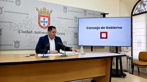 El portavoz del Gobierno, Alejandro Ram&iacute;rez, durante la rueda de prensa de este martes / Laura Ortiz