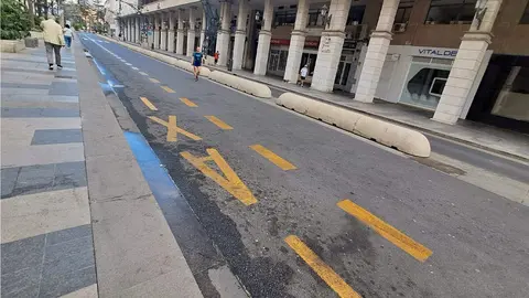 Parada de taxis de la Gran V&iacute;a, completamente vac&iacute;a a primera hora / C&eacute;sar Mart&iacute;n