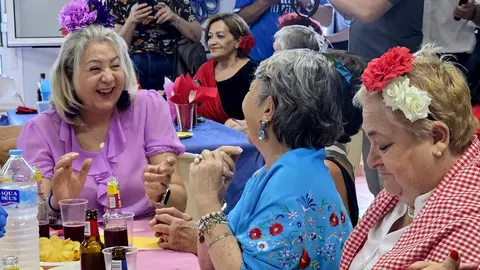 Los mayores disfrutan de la Fiesta de la Primavera en el Centro de Ocio de Villajovita _ Laura Ortiz