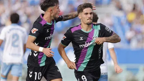 Chupe y Larrubia, dos de las estrellas de la Liga Hypermotion. Foto: LaLiga.