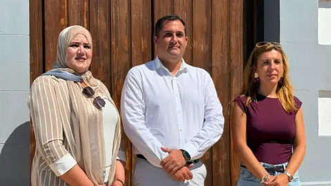 El consejero de Medio Ambiente junto a la viceconsejera de Servicios Urbanos y la directora general de Medio Ambiente / Alma Palomino