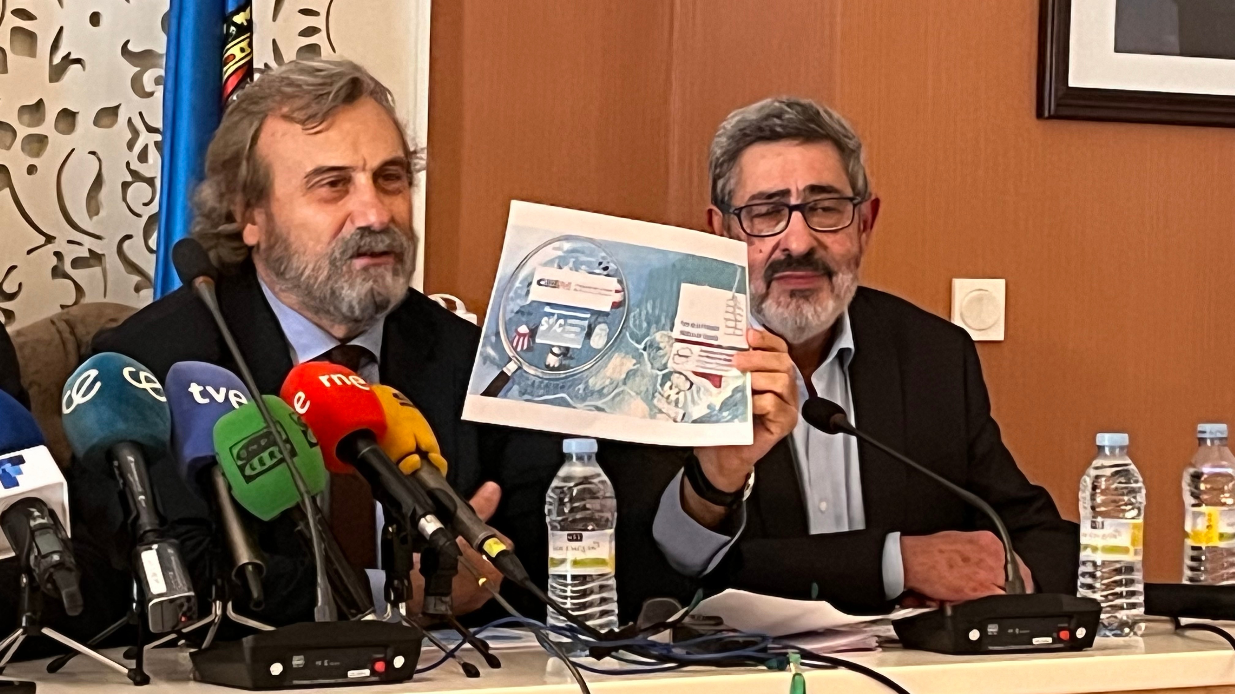 Miguel Lázaro,presidente de la Confederación Estatal de Sindicatos Médicos (CESM); y el doctor Abdelghani El Amrani El Marini