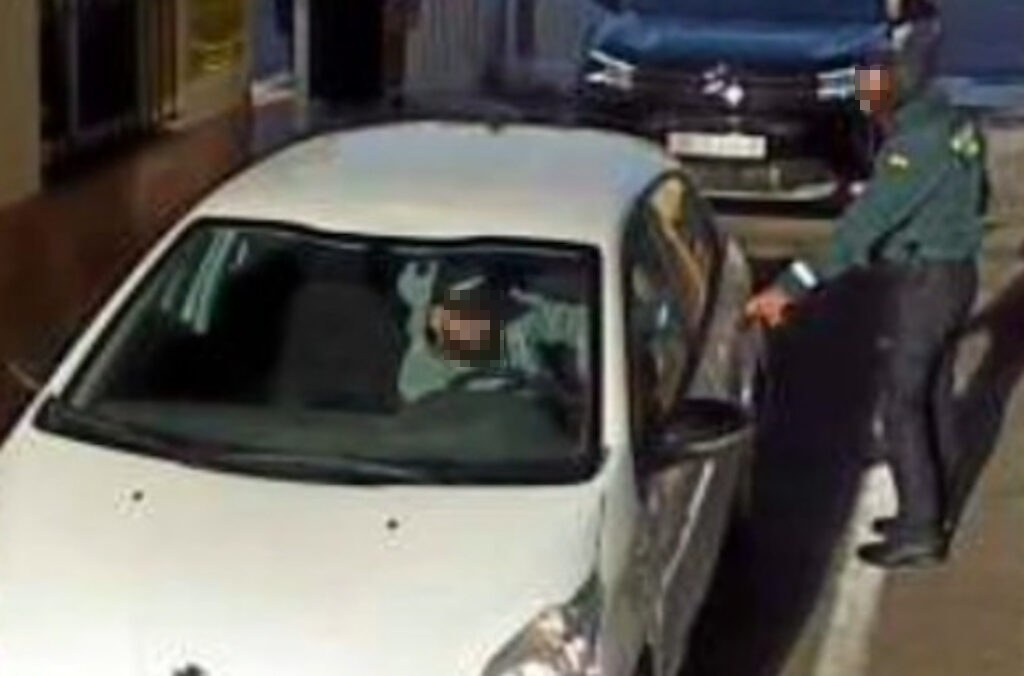 El agente encubierto Mástil y el guardia civil Calambre, durante la prueba de seguridad.