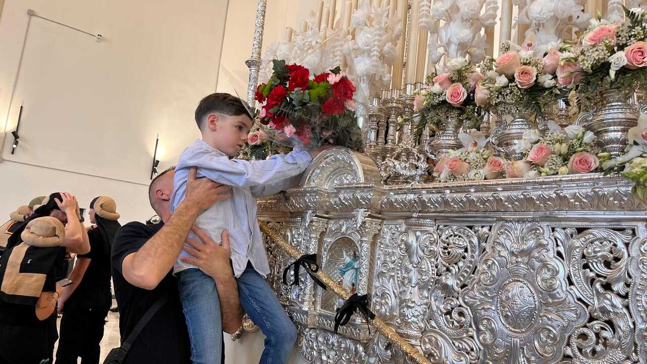 El 'Encuentro Chico' entre el Cristo de la Encrucijada y María Santísima de las Lágrimas en la Semana Santa 2026  (24)