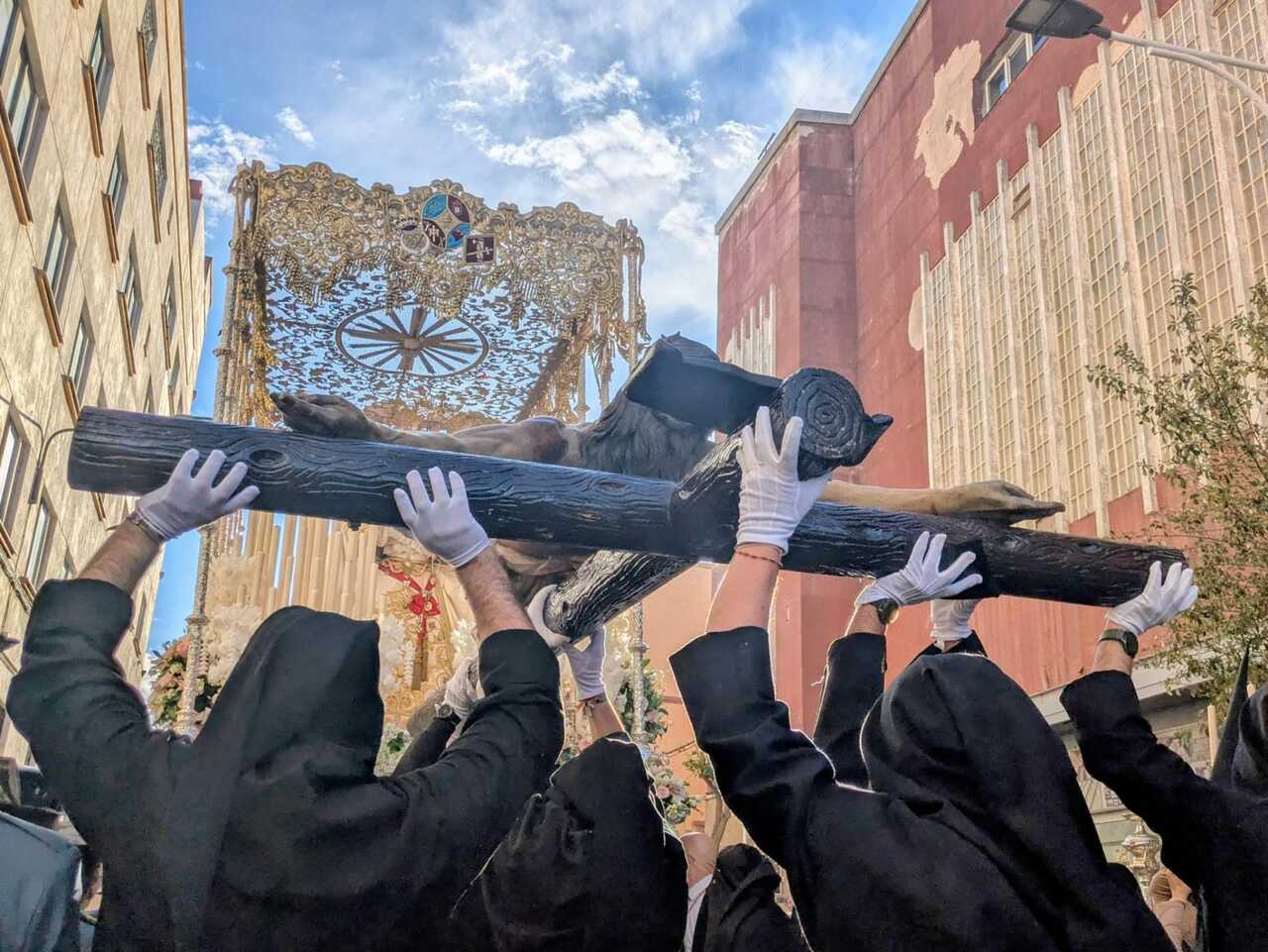 El 'Encuentro Chico' entre el Cristo de la Encrucijada y María Santísima de las Lágrimas en la Semana Santa 2026  (5 (5)