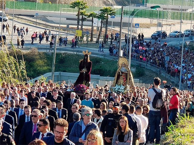 El Cristo de Medinaceli sale de la barriada Príncipe Alfonso/ Archivo
