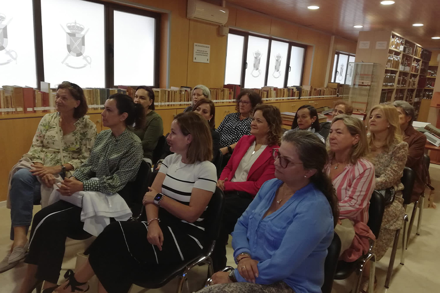 Visita de las Asociaciones de Damas a la Biblioteca Militar