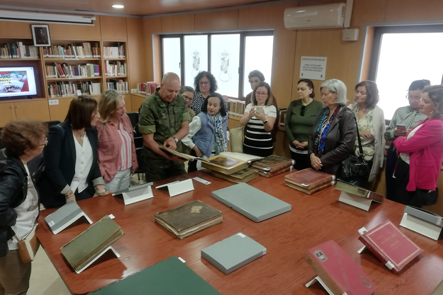 Visita de las Asociaciones de Damas a la Biblioteca Militar