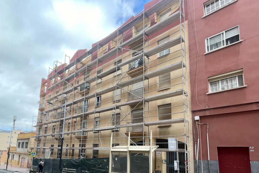 Edificio de alojamientos protegidos para mayores en la calle Padre Feijóo