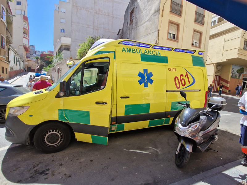 La ambulancia atendió a dos personas en el lugar/ Laura Ortiz