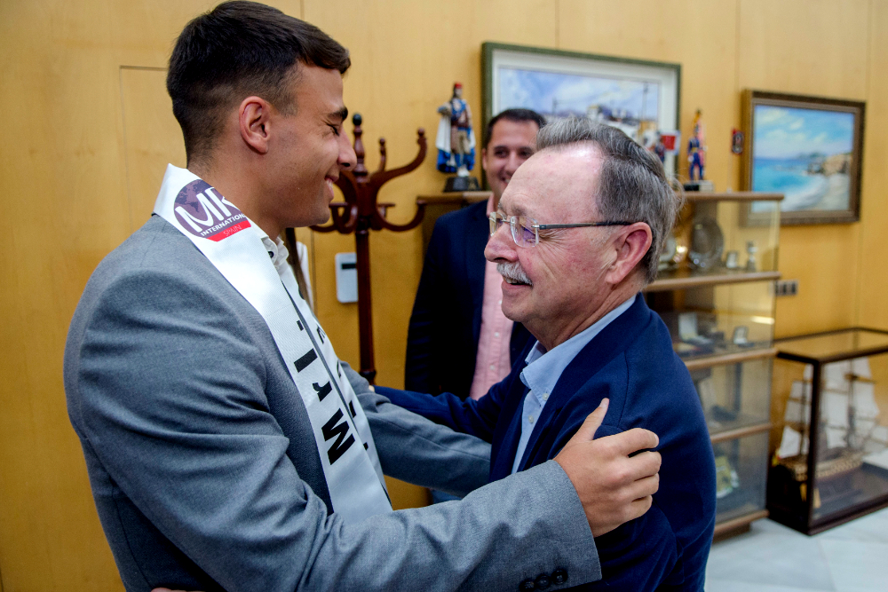 Vivas recibe a los 'más guapos' de Ceuta  (2)
