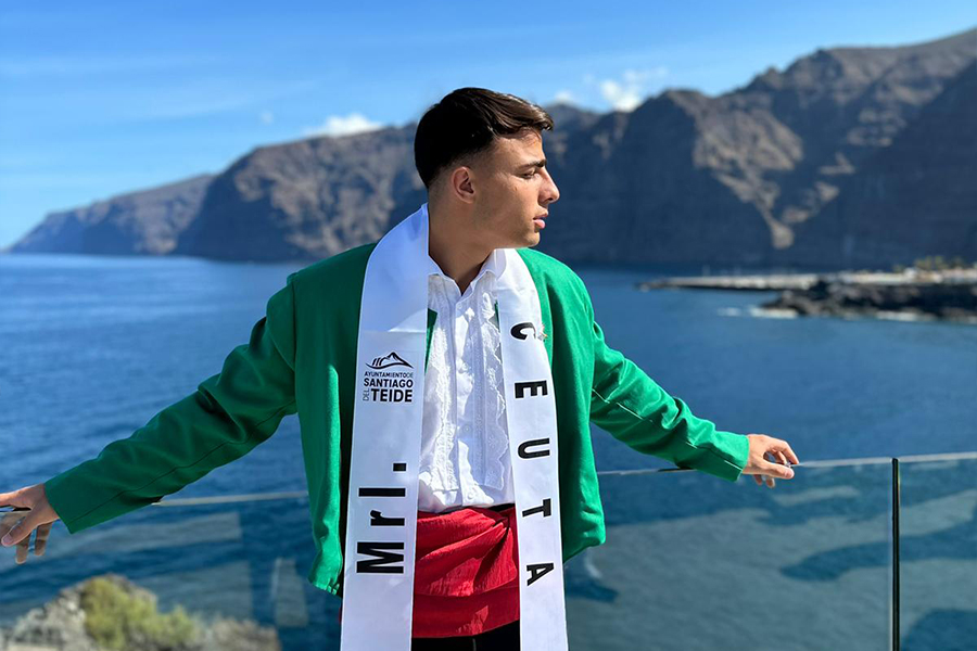 Iván Breñé con el traje regional