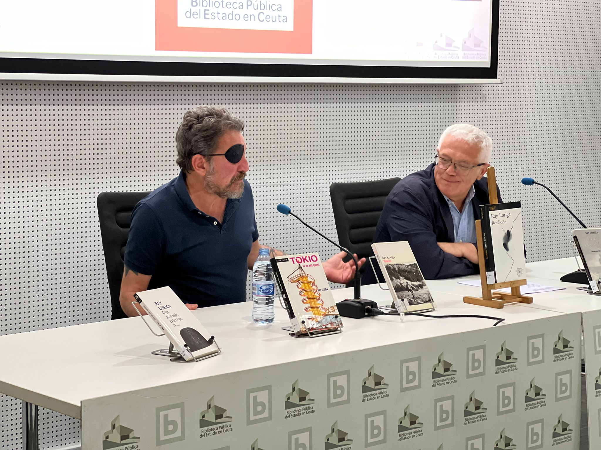 Ray Loriga en la Biblioteca 'Adolfo Suarez' / Daniel Hernández