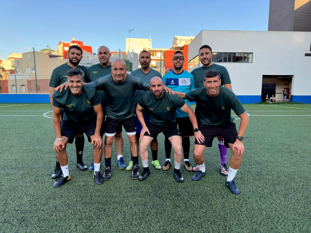 Regulares, veteranos, descendientes y Guardia Civil, unidos por el fútbol (1)