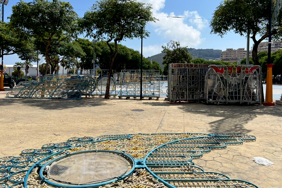 La explanada de la Marina va convirtiéndose en Recinto Ferial / Daniel Hernández