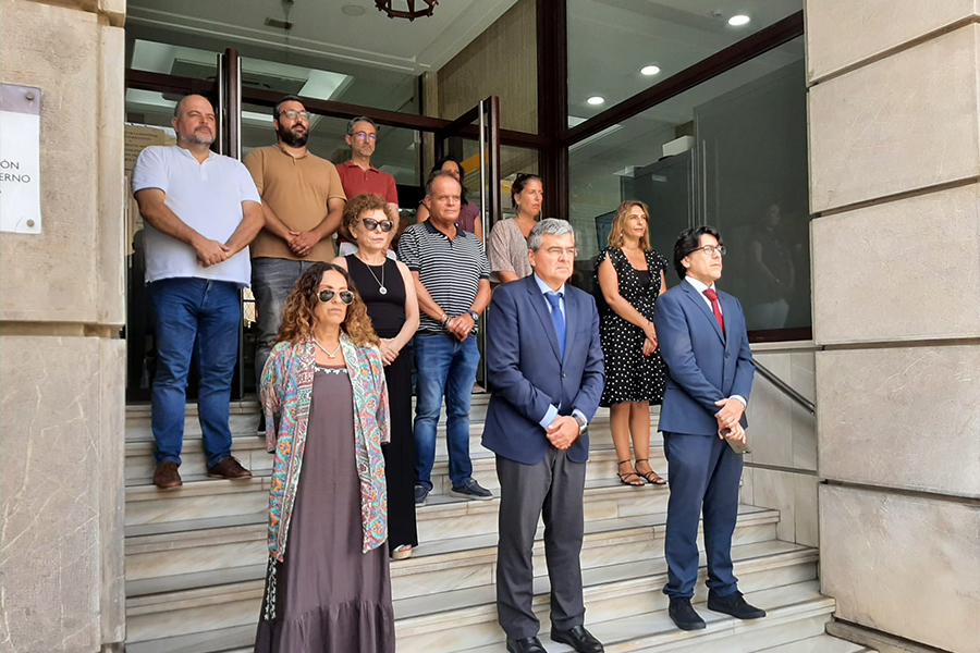 Minuto de silencio en la Delegación del Gobierno