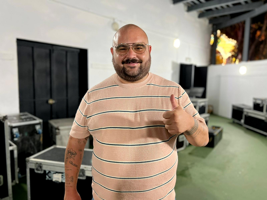 Manolín Santander ha llegado a Ceuta para hacer disfrutar a los aficionados al carnaval / Daniel Hernández