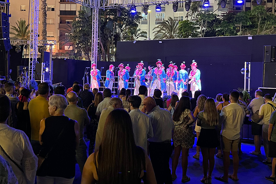Noche carnavalera en la Feria / Daniel Hernández