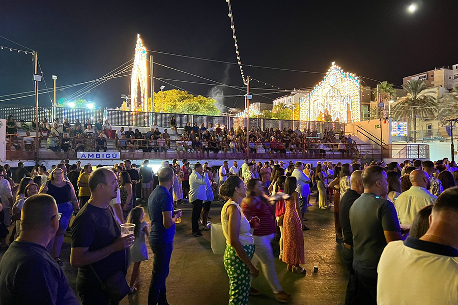Noche carnavalera en la Feria / Daniel Hernández