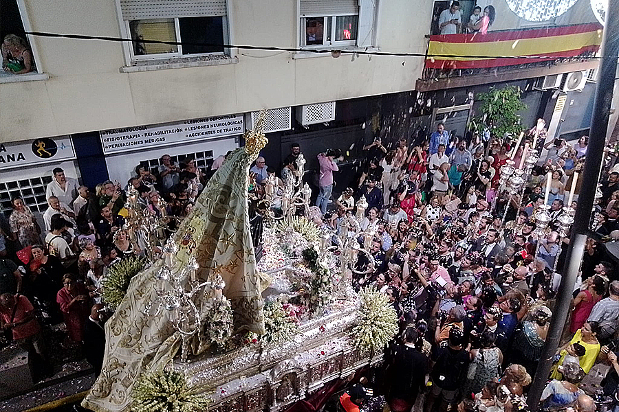 Procesión de la Virgen por la Calle Jaudenes / César Martín