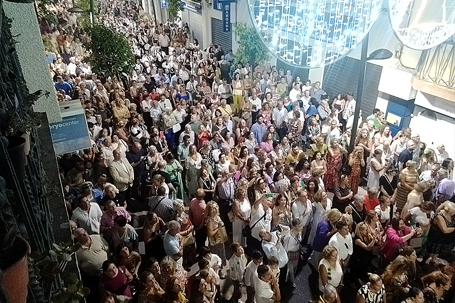 Procesión de la Virgen por la Calle Jaudenes / César Martín