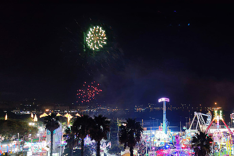 Fuegos Artificiales / Enrique Román