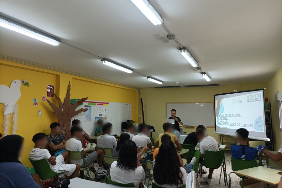 Jornadas de Concienciación Ambiental y Sostenibilidad con
Menores / Cruz Blanca