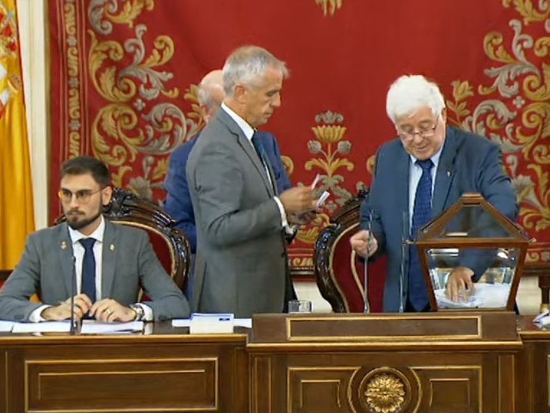 El presidente de la Mesa de Edad, Martín Sans