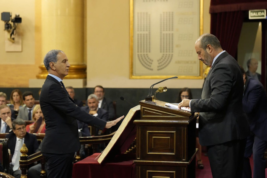 Abdelhakim Abdeselam, primer senador en prometer su cargo