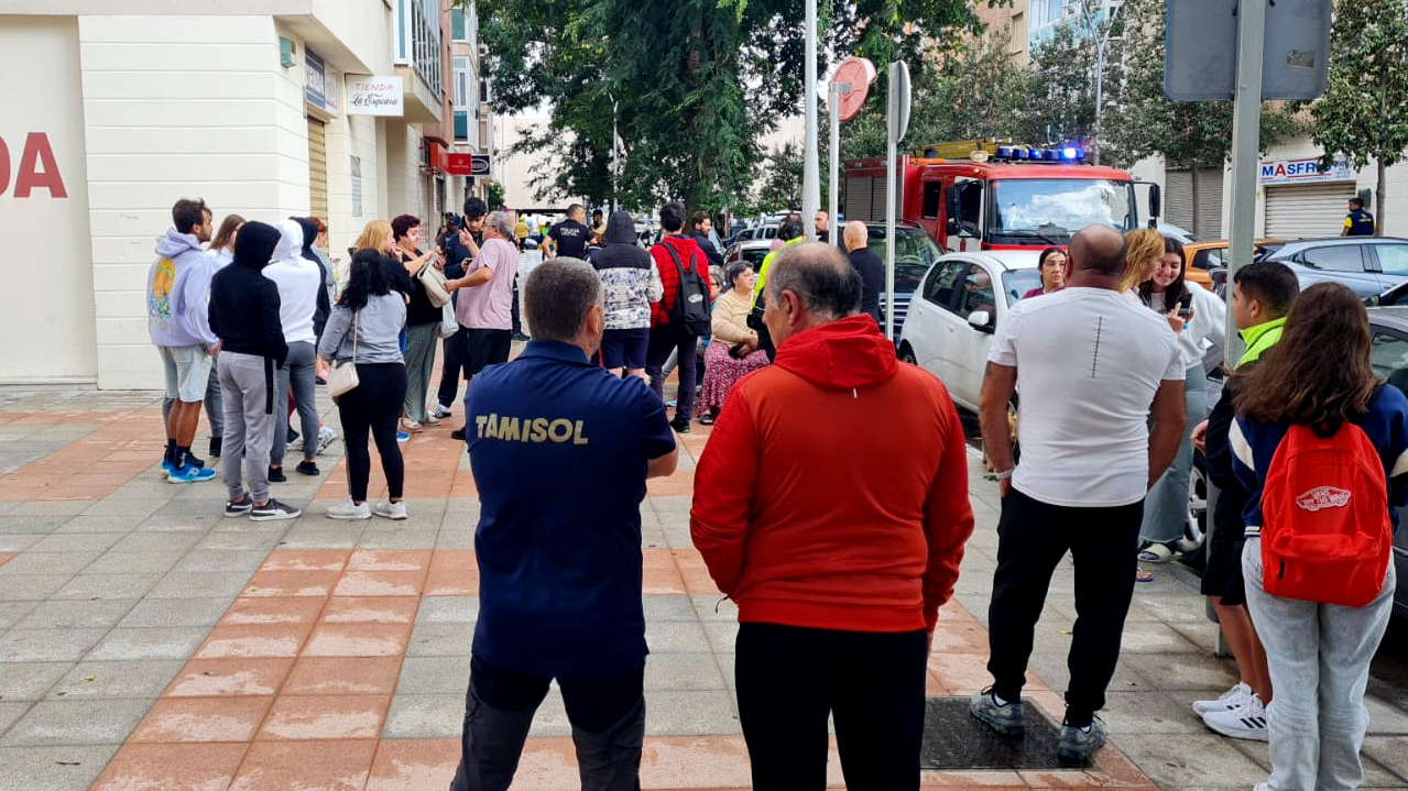 Desalojan un edificio en Parques de Ceuta tras un incendio en el cuarto de contadores (1)
