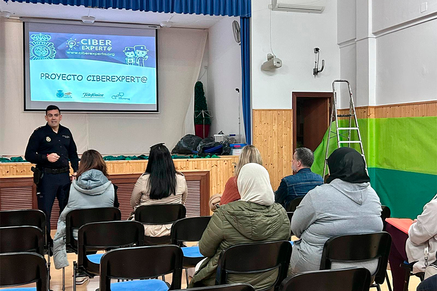 Charla organizada por la Unidad de Participación Ciudadana en el Lope de Vega