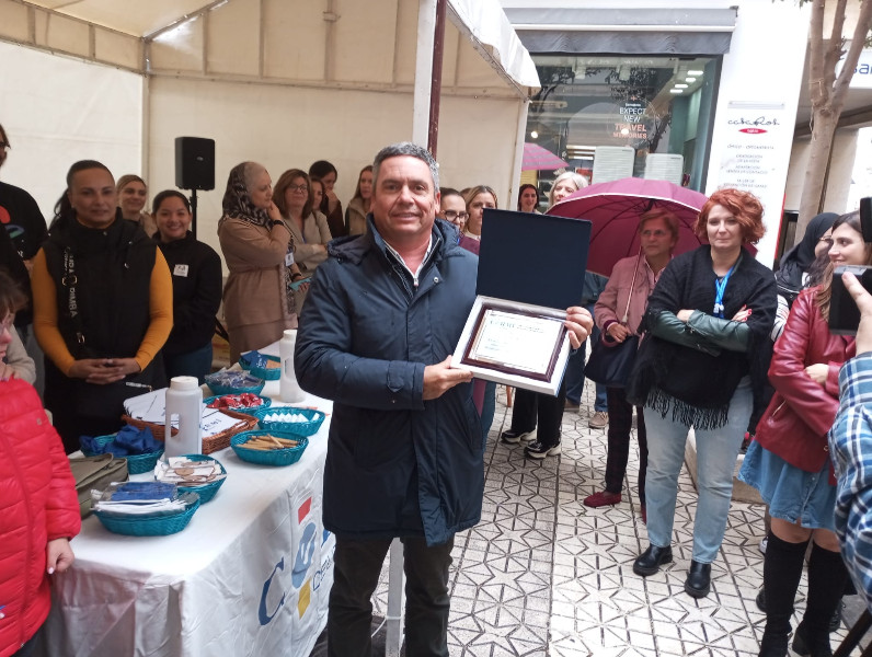 Varias entidades y comercios recibieron reconocimientos por la eliminación de barreras arquitectónicas/ Juanjo Coronado