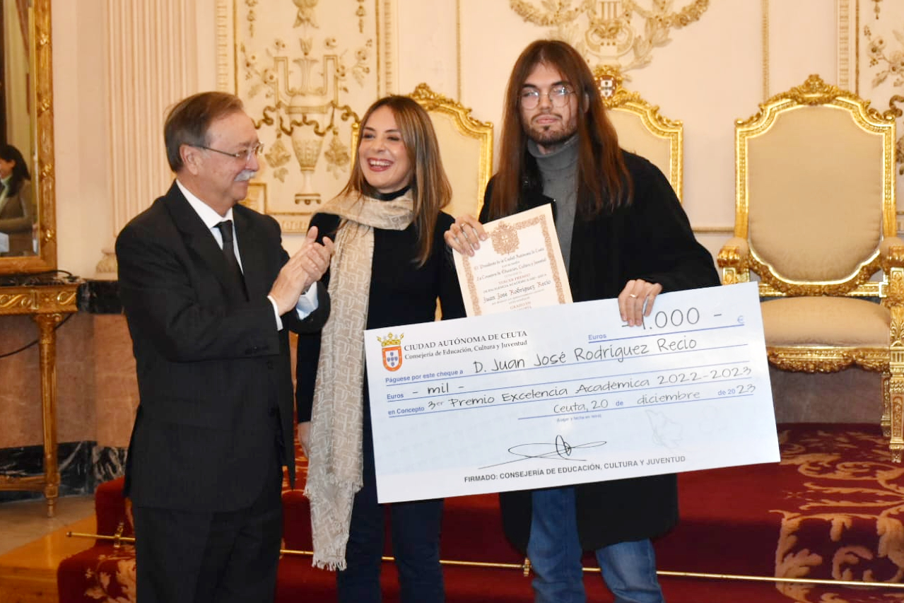 Esfuerzo, talento y mucha dedicación_ estos son los tres mejores estudiantes universitarios de Ceuta (1)