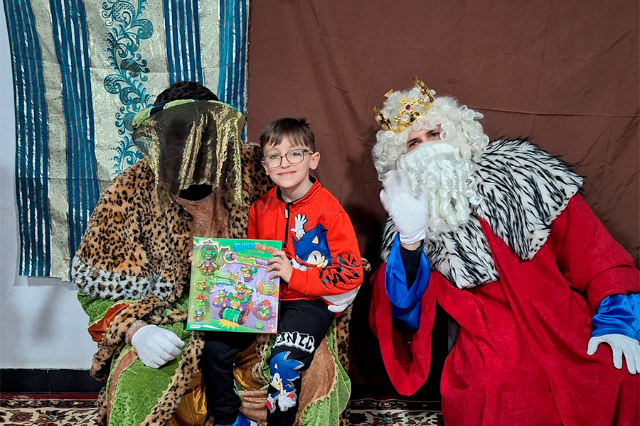 Visita de los Reyes a la barriada 'El Mixto'