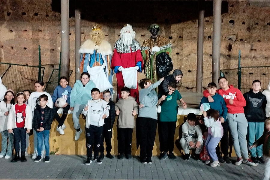 Visita de los Reyes a la barriada 'El Mixto'