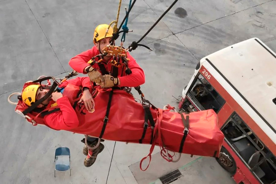 Ejercicios de rescate vertical en Granada / Bomberos Granada