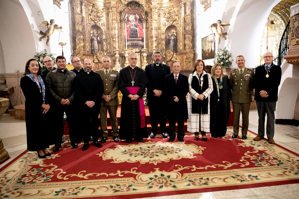 Vivas recibe al arzobispo castrense, monseñor Juan Antonio Aznárez  (1)