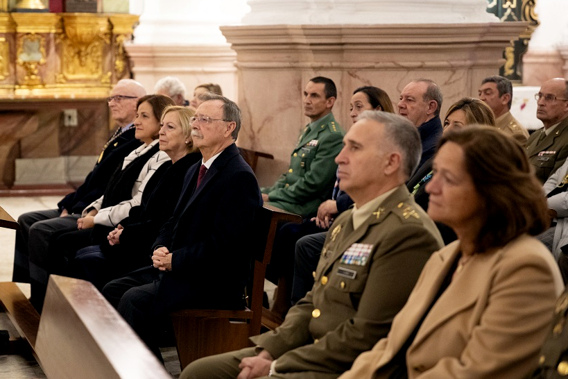 Vivas recibe al arzobispo castrense, monseñor Juan Antonio Aznárez  (2)